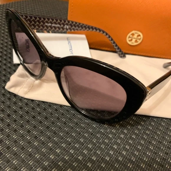 𝗧𝗢𝗥𝗬 𝗕𝗨𝗥𝗖𝗛 𝗧𝗬7121 - Picture 4 of 6